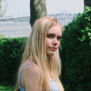 Meet your Posher, Chloe